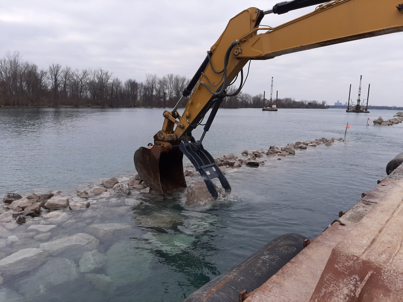 Equipment placing armour stone