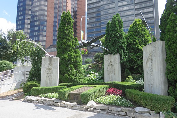 Royal Canadian Air Force Memorial - Dieppe Gardens