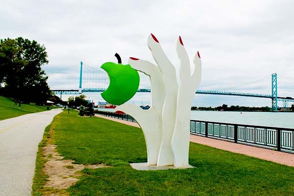 Eve's Apple - Edwina Sandys Eve's Apple - Edwina Sandys