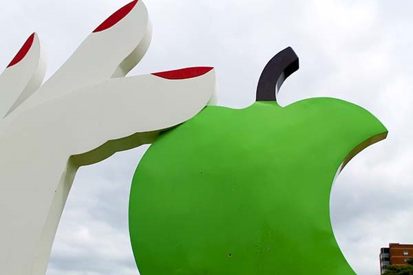 Eve's Apple - Edwina Sandys Eve's Apple - Edwina Sandys