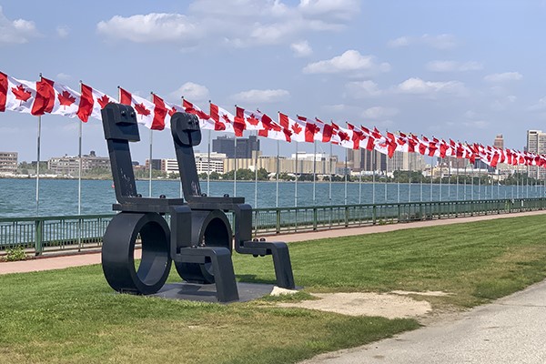King and Queen - Sorel Etrog King and Queen - Sorel Etrog